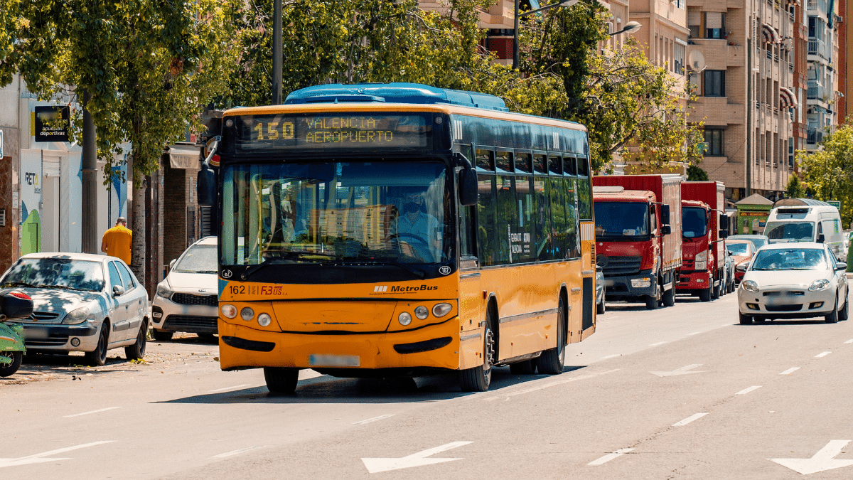 La Generalitat conectará por autobús a 48 municipios de Valencia