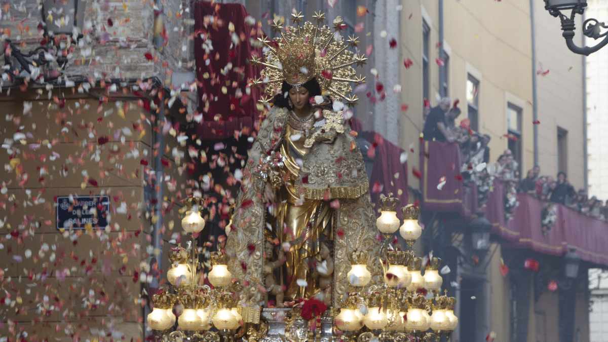 Espectáculos pirotécnicos, danza y procesiones para celebrar a la Virgen de los Desamparados