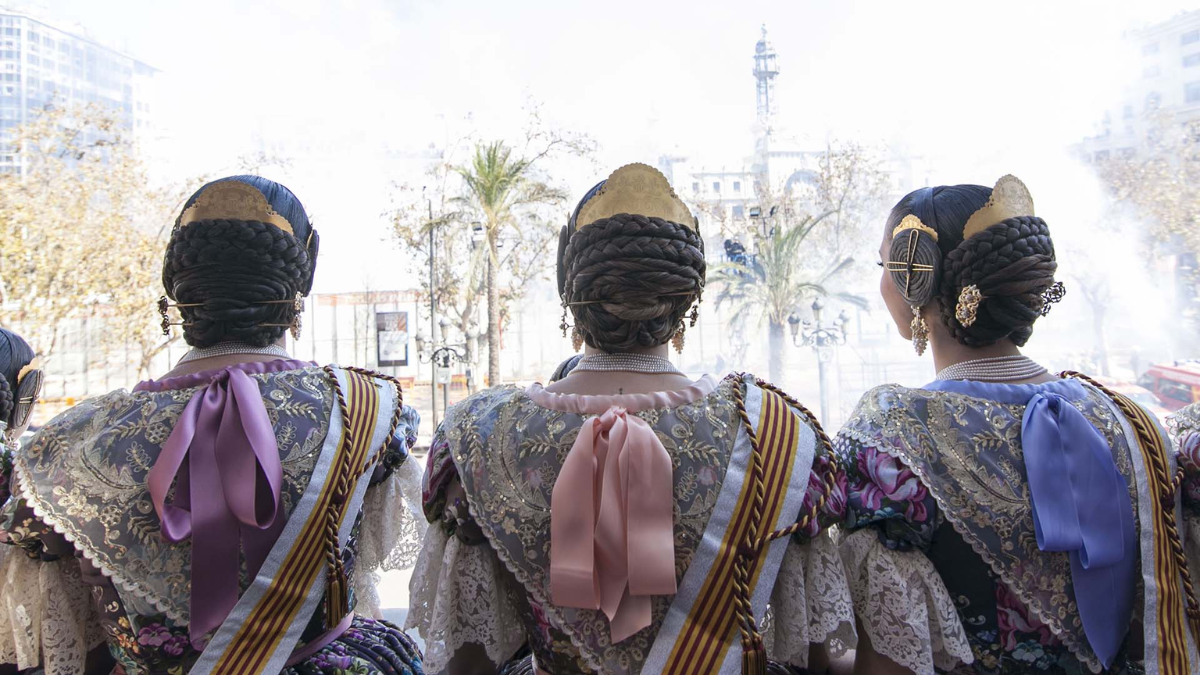 Fallas 2026: el Ayuntamiento sorteará invitaciones para presenciar una mascletà desde su balcón