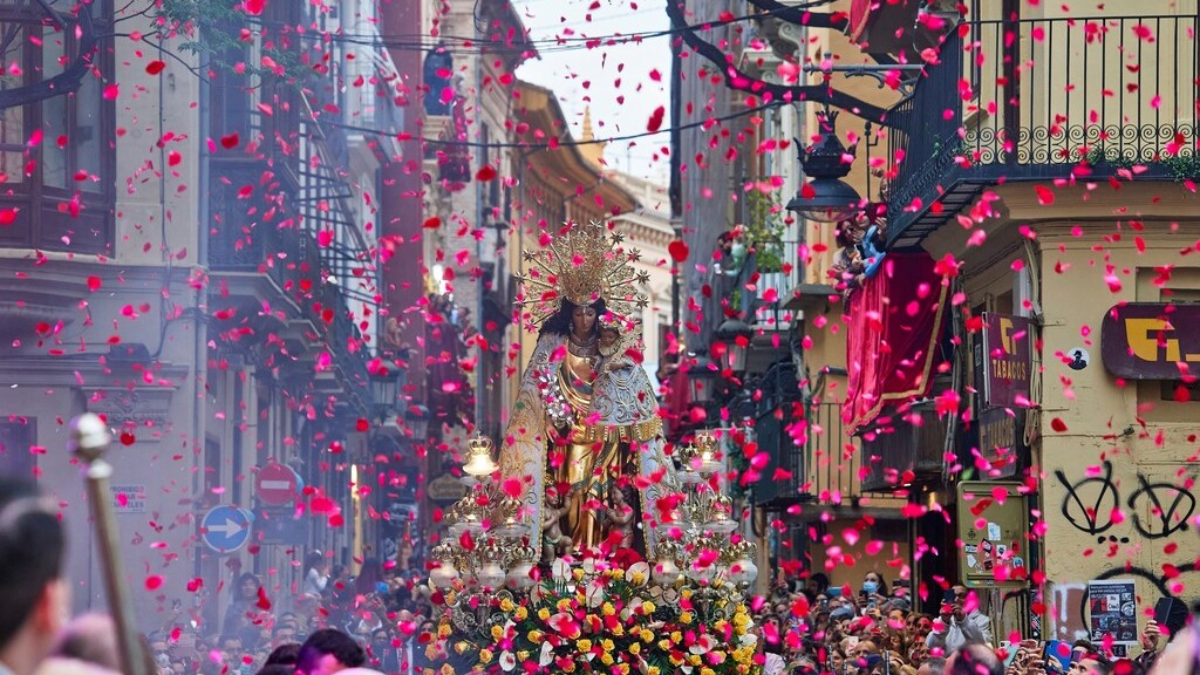 Así es el tapiz floral que se podrá ver en la plaza de la Virgen de Valencia