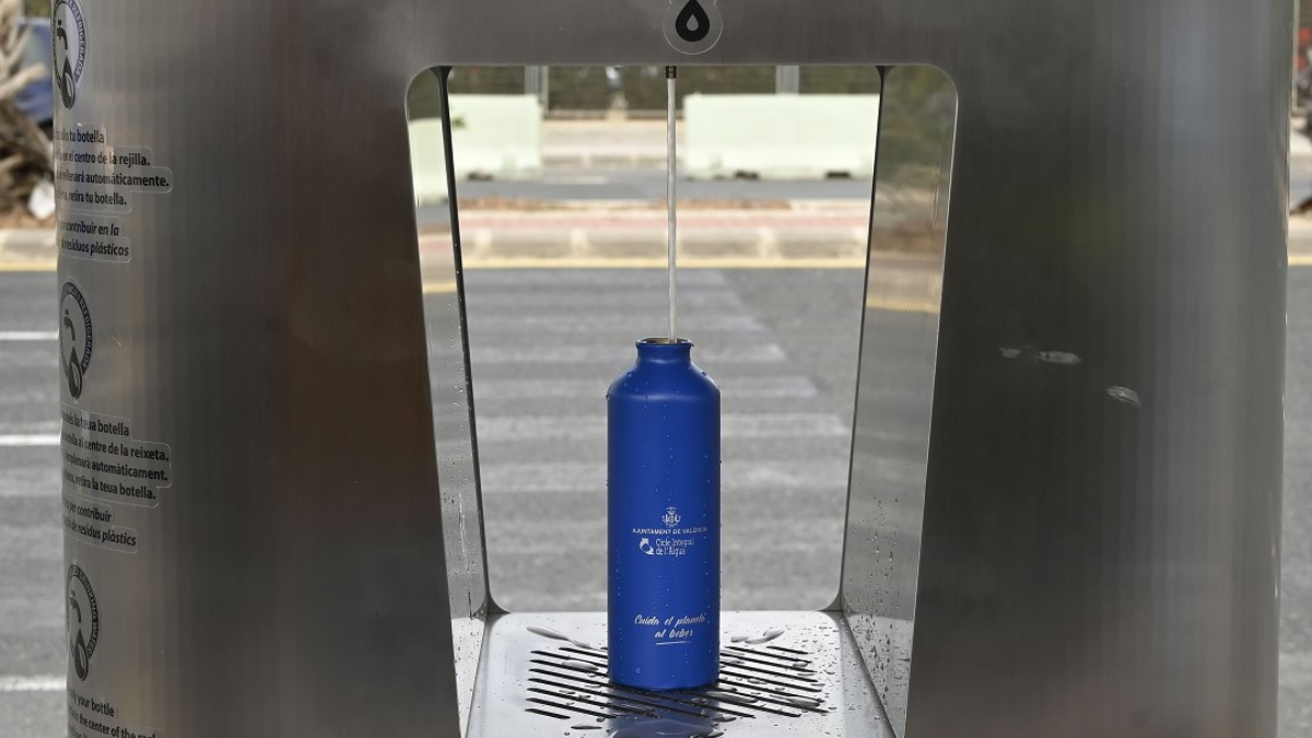 ¿Dónde están las fuentes de agua potable refrigerada en Valencia?