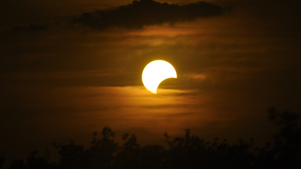 Cómo ver el eclipse solar de forma segura: las 10 recomendaciones de la Generalitat Valenciana