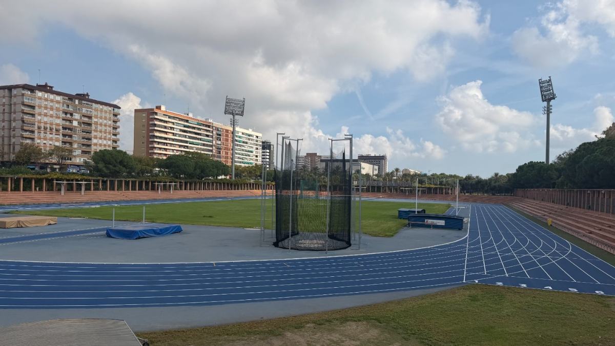 La pista de atletismo del Jardín del Turia reabre tras renovar su pavimento